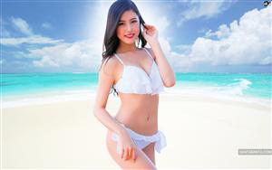 Maki Siori flaunts her shapely beauty in white bikini